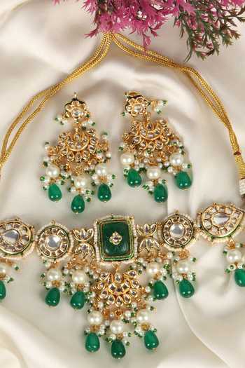 Buy_Amreli Jaipur_Green Beads, Pearls, Stones Kundan Embellished Necklace Set _at_Aza_Fashions