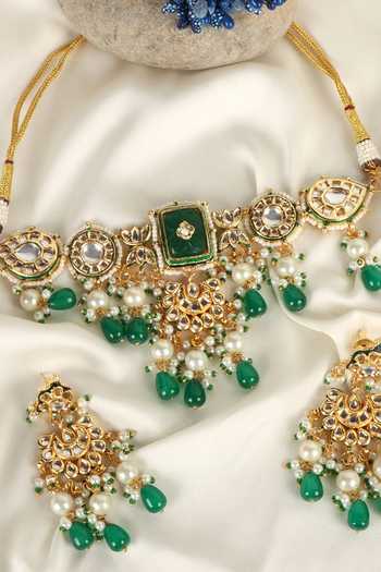Amreli Jaipur_Green Beads, Pearls, Stones Kundan Embellished Necklace Set _Online_at_Aza_Fashions