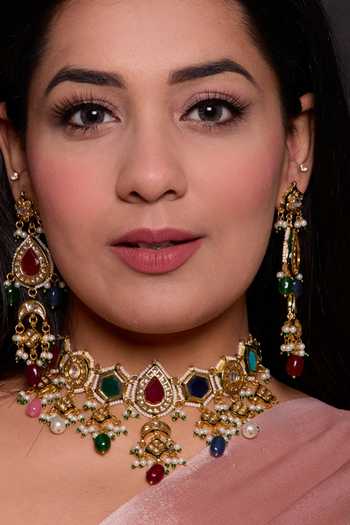 Buy_Amreli Jaipur_Multi Color Beads, Pearls, Stones Kundan Carved Choker And Earrings Set _at_Aza_Fashions