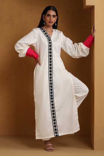 Wazir C_Off White Cotton Embroidery V-neck, Yes Kashmiri Aari Kurta And Pant Set _Online_at_Aza_Fashions