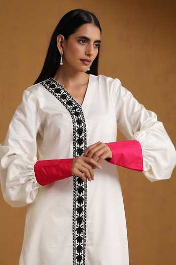 Wazir C_Off White Cotton Embroidery V-neck, Yes Kashmiri Aari Kurta And Pant Set _at_Aza_Fashions