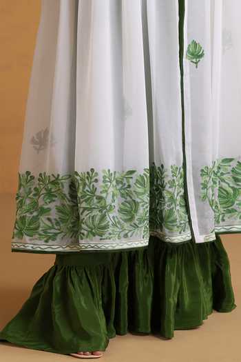 Wazir C_Green Georgette, Crepe Embroidery V-neck, Open Kashmiri Aari Abaya With Dress _at_Aza_Fashions