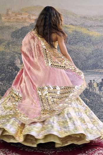 Buy_Itrh_Gold Tissue Mirrors, Zari Sweetheart Neck Sunehri Roshan Lehenga Set _Online_at_Aza_Fashions