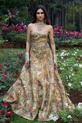 Buy_Itrh_Green Mirrors, Gota Patti Sweetheart Neck Gulnaar Lehenga Set _at_Aza_Fashions