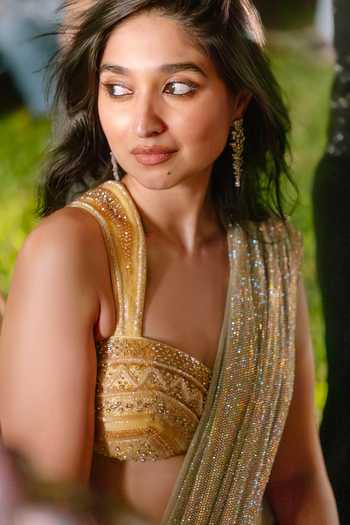 Itrh_Gold Net Crystals Sweetheart Neck Sunlit Aura Pre-draped Saree Set _Online_at_Aza_Fashions