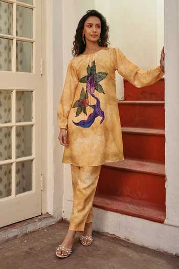Buy_ZiP by Payal & Zinal_Mustard Linen Round Neck Aamras Floral Pattern Kurta And Pant Set _at_Aza_Fashions