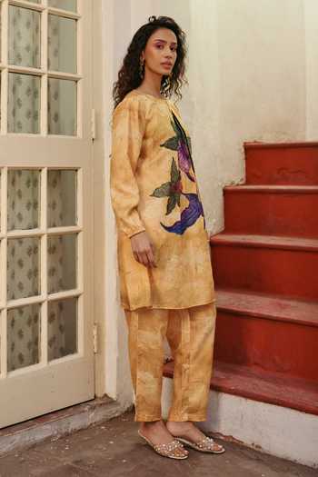 Buy_ZiP by Payal & Zinal_Mustard Linen Round Neck Aamras Floral Pattern Kurta And Pant Set _Online_at_Aza_Fashions