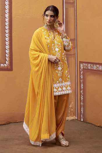 Buy_Thetaa_Yellow Cotton, Satin, Chanderi Silk Embroidery Lotus Thread Work Kurta Set _Online_at_Aza_Fashions