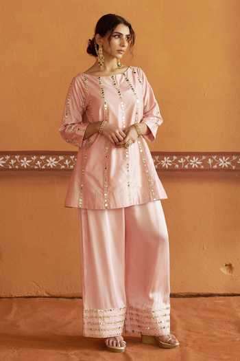 Buy_Thetaa_Peach Silk, Cotton, Organza, Satin Embroidery, Zari, Mirrors Short Kurta Set _Online_at_Aza_Fashions