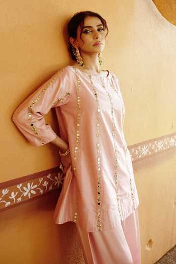 Shop_Thetaa_Peach Silk, Cotton, Organza, Satin Embroidery, Zari, Mirrors Short Kurta Set _Online_at_Aza_Fashions