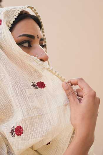 Gulabo Jaipur_Off White Cotton, Cambric Embroidery Round Neck Rida Printed Kurta Set _Online