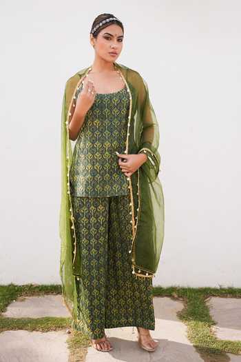 Buy_Gulabo Jaipur_Green Cambric, Cotton Square Neck Gulrukh Printed Kurta Set _at_Aza_Fashions