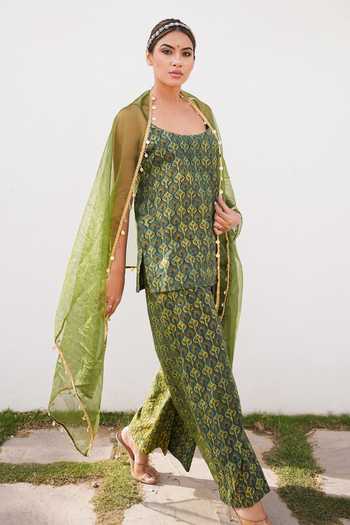 Buy_Gulabo Jaipur_Green Cambric, Cotton Square Neck Gulrukh Printed Kurta Set _Online_at_Aza_Fashions