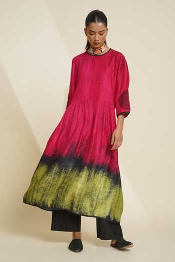 Taika By Poonam Bhagat_Pink Silk Round Neck Digitally Printed Kurta And Pant Set _at_Aza_Fashions