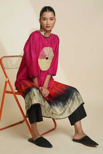 Buy_Taika By Poonam Bhagat_Pink Silk Embroidery Round Neck Hand Printed Kurta And Pant Set 