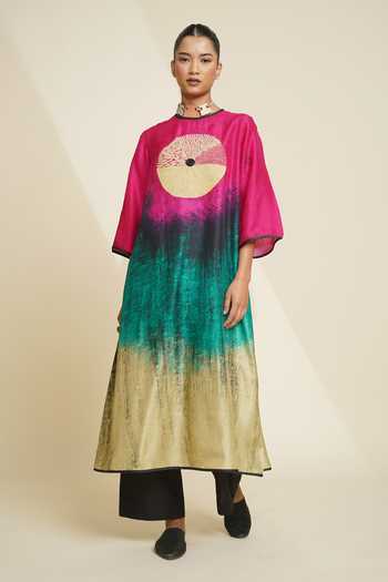 Buy_Taika By Poonam Bhagat_Pink Silk Embroidery Round Neck Printed Blended Kurta And Pant Set _at_Aza_Fashions