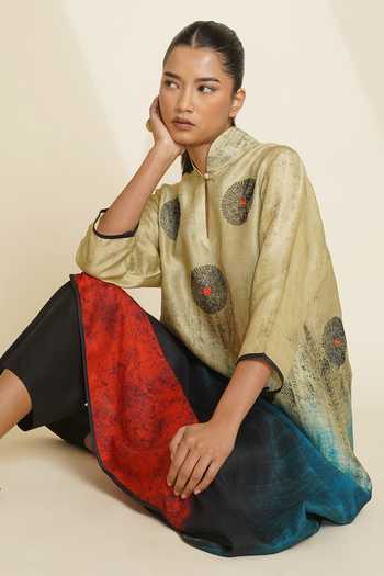 Taika By Poonam Bhagat_Black Silk Embroidery Mandarin Collar, Yes Hand Printed Kurta And Pant Set _at_Aza_Fashions