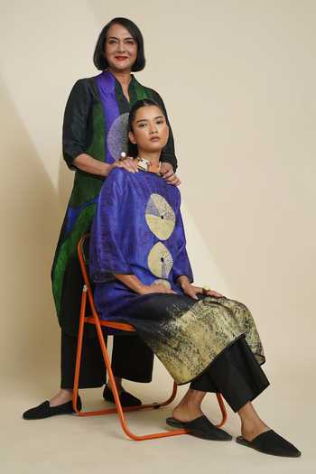 Taika By Poonam Bhagat_Black Silk Embroidery Round Neck Printed Blended Kurta And Pant Set _Online