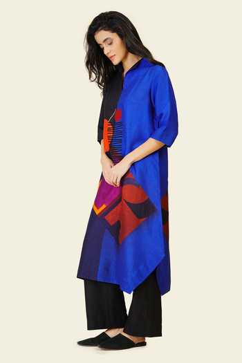Taika By Poonam Bhagat_Blue Silk Embroidery Mandarin Collar, Yes Hand Printed Kurta _Online_at_Aza_Fashions
