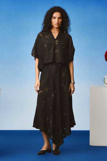 Buy_Echostudio_Black Viscose Split V-neck Lace Cutwork Top And Skirt Set 