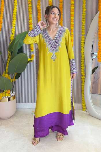 Buy_Surkh Syahi_Yellow Crepe Mirrors V-neck Contrast Yoke Kurta And Pant Set _at_Aza_Fashions