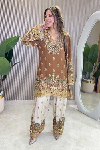 Buy_Surkh Syahi_Gold Crepe Stones V-neck Ornate Pattern Kurta Salwar Set _Online_at_Aza_Fashions