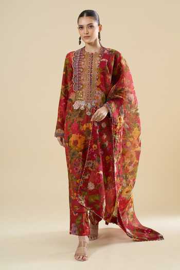 Anamika Khanna_Red Sequins, Zari Mandarin Collar, Yes Floral Print Straight Kurta Set _at_Aza_Fashions
