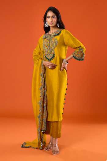 Buy_Prisho_Yellow Embroidery Round Neck Kurta Pant Set 