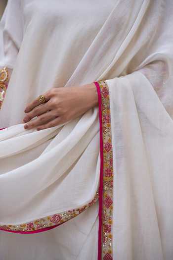 Buy_Sarang Kaur_White Chanderi, Tissue, Silk Embroidery, Zari Sajili Layered Kurta Pant Set _Online