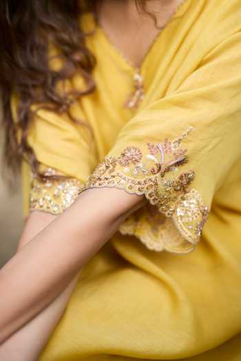 Shop_Sarang Kaur_Yellow Chanderi Silk Embroidery V-neck Sabr Border Kaftan 