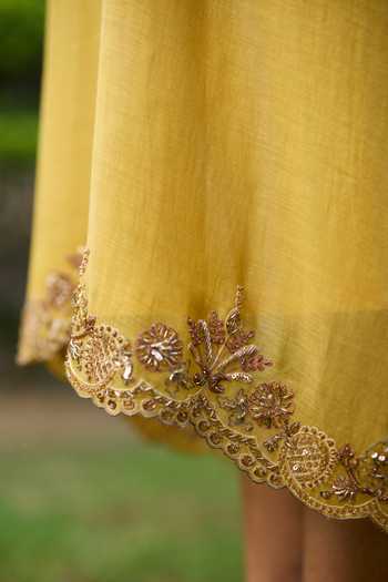 Shop_Sarang Kaur_Yellow Chanderi Silk Embroidery V-neck Sabr Border Kaftan _Online