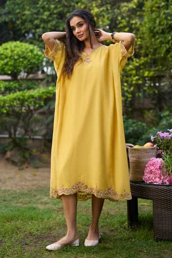 Buy_Sarang Kaur_Yellow Chanderi Silk Embroidery V-neck Sabr Border Kaftan _at_Aza_Fashions