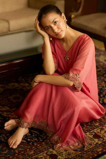Buy_Sarang Kaur_Pink Chanderi Silk Embroidery, Zari V-neck Sabr Hand Border Kaftan _Online