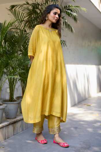 Sarang Kaur_Yellow Chanderi Silk, Silk, Tissue Embroidery Round Inayat Back Yoke Kurta Set _at_Aza_Fashions