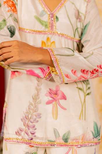 Buy_17:17 By Simmi Saboo_Pink Silk, Cotton V-neck Printed Kurta And Sharara Set _Online_at_Aza_Fashions