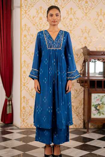 Buy_17:17 By Simmi Saboo_Blue Silk, Cotton Embroidery V-neck, Yes Overlap Bib Kurta And Pant Set _Online_at_Aza_Fashions