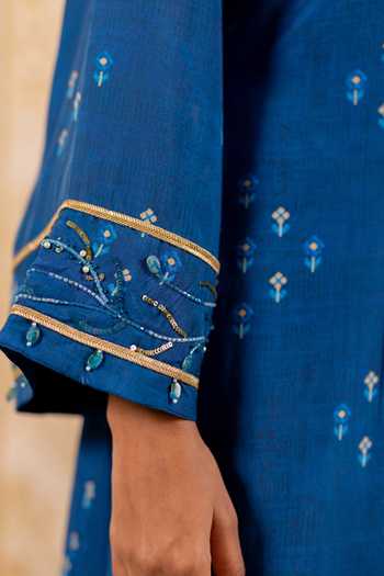 Buy_17:17 By Simmi Saboo_Blue Silk, Cotton Embroidery V-neck, Yes Overlap Bib Kurta And Pant Set 