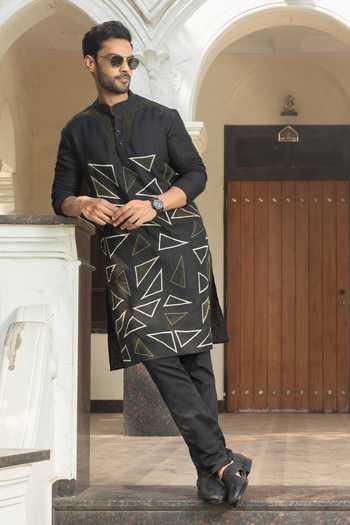 Shop_Heartistry by Anky_Black Linen Zari Midnight Hand Embroidered Kurta _at_Aza_Fashions