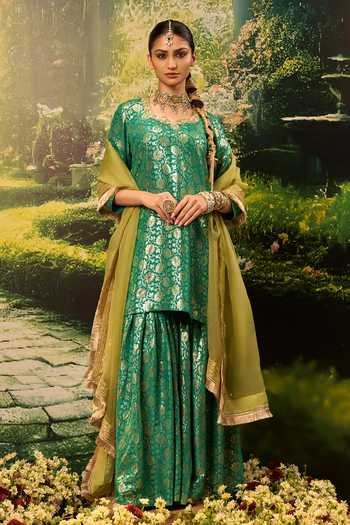 Buy_Priyaa_Green Silk, Organza, Brocade Zari Scoop Neck Zoya Kurta Set _at_Aza_Fashions