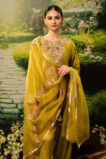 Priyaa_Green Organza, Chanderi, Satin Embroidery Split V-neck Alya Kurta Set _Online_at_Aza_Fashions