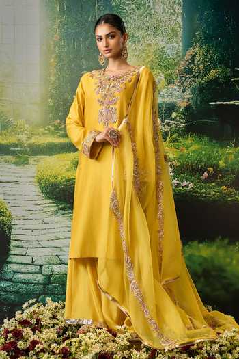 Buy_Priyaa_Yellow Organza, Chanderi, Satin Embroidery Round Neck, Yes Lehar Kurta Set _at_Aza_Fashions