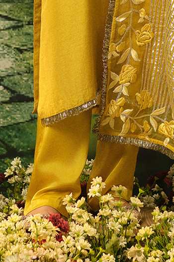 Priyaa_Yellow Silk, Organza Embroidery, Zari Round Neck Zenia Kurta Set _Online_at_Aza_Fashions