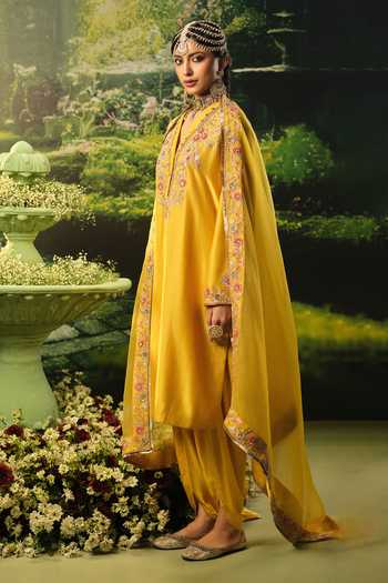 Priyaa_Yellow Organza, Chanderi, Satin Embroidery V-neck, Yes Raya Kurta Set _Online_at_Aza_Fashions