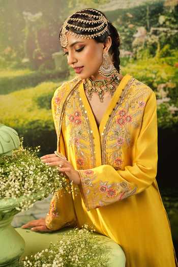 Buy_Priyaa_Yellow Organza, Chanderi, Satin Embroidery V-neck, Yes Raya Kurta Set _Online_at_Aza_Fashions