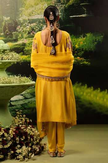 Priyaa_Yellow Organza, Chanderi, Satin Embroidery Split V-neck Rihanna Kurta Set _Online_at_Aza_Fashions