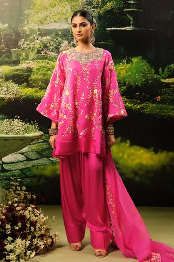 Buy_Priyaa_Pink Organza, Satin Embroidery Hansika Kurta Set _at_Aza_Fashions