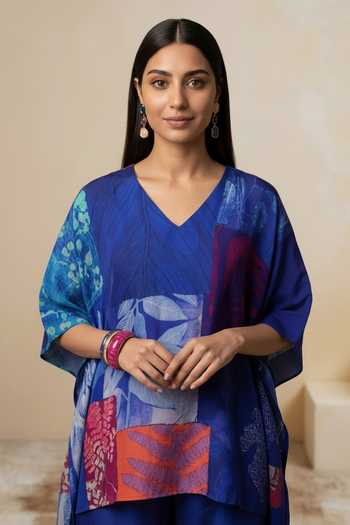 Satya Paul_Blue Crepe, Viscose V-neck Indigo Fern Print Kaftan _Online_at_Aza_Fashions