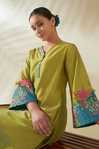 Shop_Origani_Blue Chanderi Silk Embroidery, Applique V-neck, Yes Kurta And Pant Set 