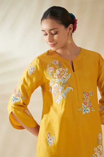 Origani_Yellow Chanderi Silk Embroidery Round Neck Kurta And Pant Set _at_Aza_Fashions