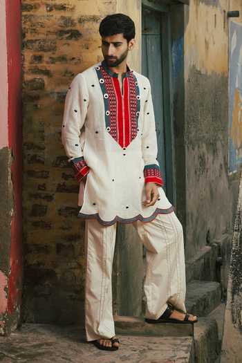 Buy_Shwetanga_Ivory Cotton, Linen Beads Scalloped Naga Bindi Yoke Embellished Kurta Set _at_Aza_Fashions